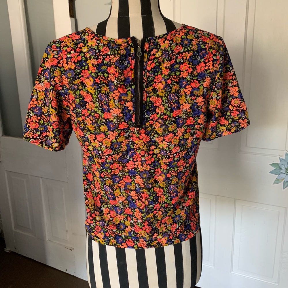 Fun & Flirt crop top - Picture 1 of 5